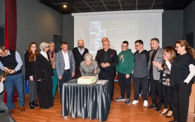 TYB Sakarya’dan Yazar İlyadis’e Sürpriz Pastalı Söyleşi