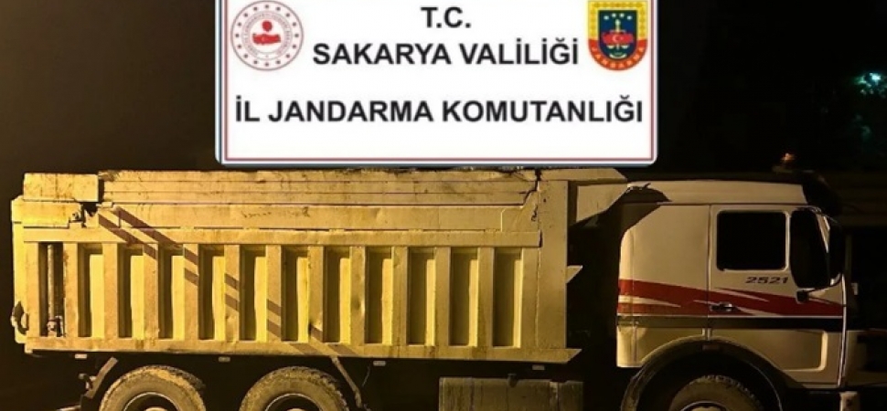 Sakarya'ya kimyasal atık döken şahıslar suçüstü yakalandı