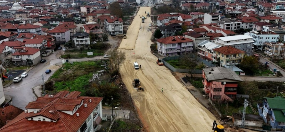 Şehir merkezinin beklediği bağlantı yolunda üstyapı çalışmalarına geçildi