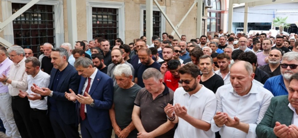 Oktay Sarı'nın annesi son yolculuğuna uğurlandı