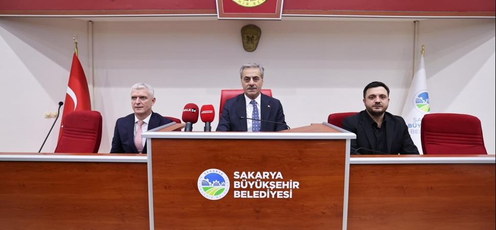 Birileri çelik çomak oynarken, biz hizmet üretiyoruz