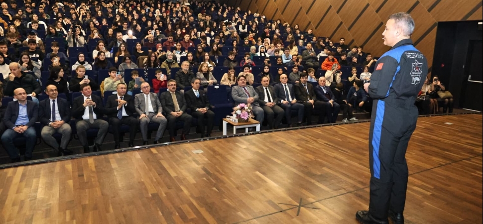 İlk Türk Astronot Gezeravcı Sakarya'da öğrenciler ile buluştu